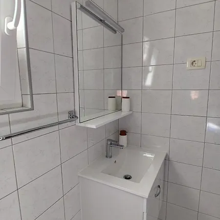 Toma Apartment *